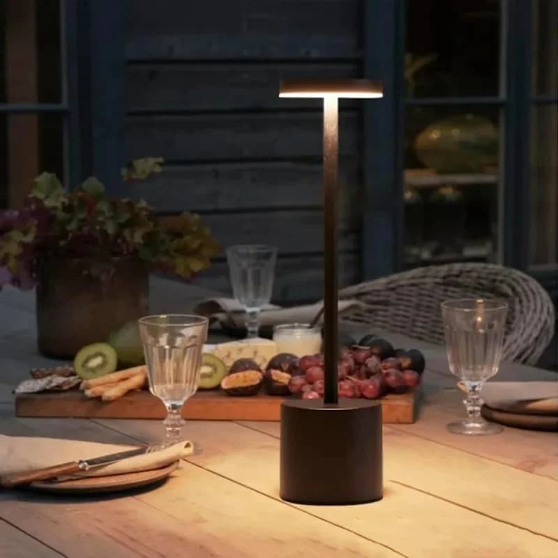 Moderná LED stolová lampa s USB nabíjaním a stmievaním