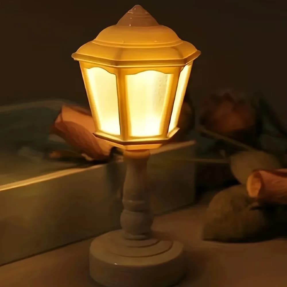 Mini nočné svetlo s tienidlom v tvare okvetných lístkov (štýl lucerna)